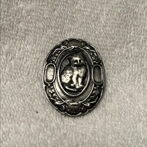 White Swan Pewter Vintage Cat Brooch